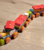 toy-locomotive-made-of-blocks-2022-02-03-11-05-26-utc – Bild 4