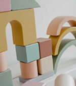 close-up-children-toys-wooden-cubes-and-blocks-c-2022-11-17-15-30-47-utc – Bild 2