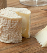 piece-of-soft-brie-or-camembert-cheese-2022-03-07-16-19-45-utc – Bild 2